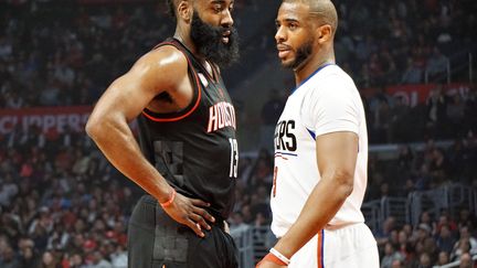 Chris Paul face à James Harden, ce ne sera plus le cas la saison prochaine puisque les deux hommes défendront les mêmes couleurs, celles des Houston Rockets (MINTAHA NESLIHAN EROGLU / ANADOLU AGENCY)