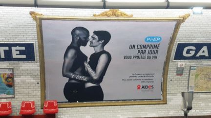 Une campagne d'information sur la PrEP dans le métro parisien en juillet 2018. (ERIC CHAVEROU / FRANCE-CULTURE)