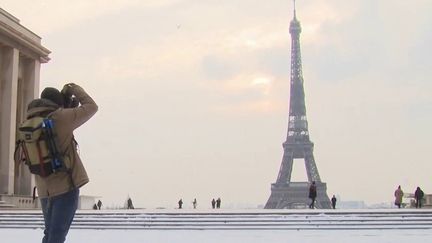 Vague de froid : l'Île-de-France sous la neige, une centaine de bus à l'arrêt (France 3)