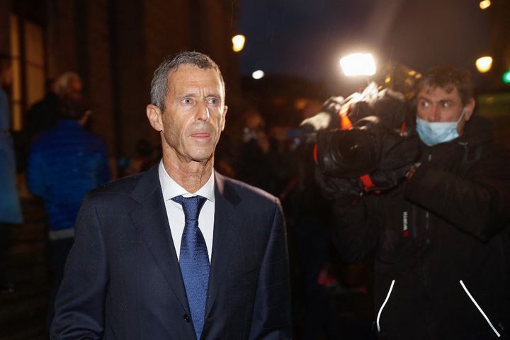 Beny Steinmetz lors de son procès à Genève en Suisse le 22 janvier 2021. L'homme d'affaire franco-israélien a été condamné à cinq ans de prison pour corruption en première instance. (STEFAN WERMUTH / AFP)