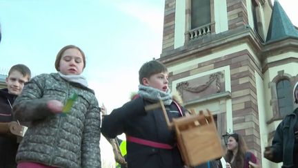 Pâques : en Alsace, la tradition des crécelles pour remplacer les cloches&nbsp; (France 3)