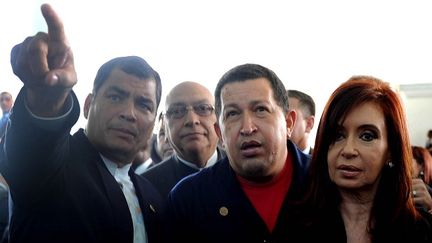 De gauche &agrave; droite : le pr&eacute;sident &eacute;quatorien, Rafael Correa, l'ex-pr&eacute;sident du&nbsp;Paraguay Fernando Lugo, Hugo Chavez, et la pr&eacute;sidente argentine,&nbsp;Cristina Kirchner, lors d'un sommet de l&rsquo;Union des nations sud-am&eacute;ricaines &agrave; Georgetown (Guyana), le 26 novembre 2010. (YURI CORTEZ / AFP)