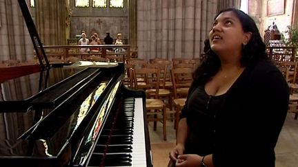 La pianiste Amélie Dendal dans la cathédrale de Rouen
 (France3/culturebox)