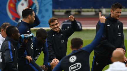 Les joueurs de l'équipe de France à l'entraînement à Clairefontaine (Yvelines), le 12 juin 2016. (FRANCK FIFE / AFP)