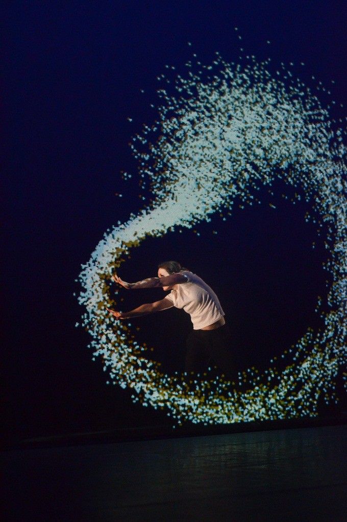 Danses urbaines, arts du cirque et rêverie visuelle se rencontrent avec bonheur dans "Pixel"
 (Gilles Aguilar)