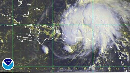 Vue satellitaire de l'ouragan Irène se dirigeant vers l'île d'Hispaniola le 22 août 2011 (AFP/NOAA)