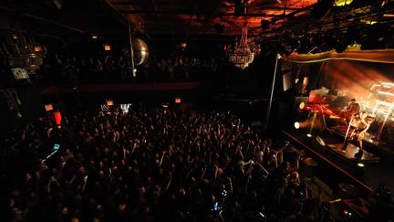 Une salle pleine, des fans debout, dans un concert pop... Le 12 août 2015 à New York, au Irving Plaza, le public était nombreux&nbsp;pour applaudir&nbsp;Tom Kaulitz, Bill Kaulitz, Gustav Schafe&nbsp;et Georg Listing de Tokio Hotel. (SIPANY  / SIPA USA / SIPA)