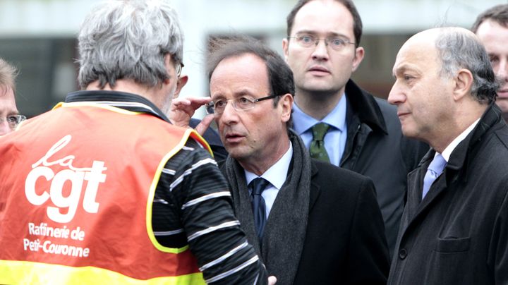 Fran&ccedil;ois Hollande avait d&eacute;j&agrave; rencontr&eacute; les salari&eacute;s de Petroplus, le 5 janvier 2012 &agrave; Petit-Couronne. (KENZO TRIBOUILLARD / AFP)