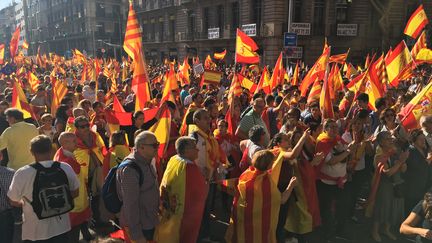 Barcelone : rassemblement historique des opposants à l'indépendance de la Catalogne