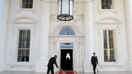 Derniers pr&eacute;paratifs &agrave; la Maison Blanche avant l'arriv&eacute;e du Premier ministre britannique David Cameron et de son &eacute;pouse Samantha, Washington, le 14 mars 2012. (SUSAN WALSH / AP / SIPA)