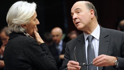 Christine Lagarde, directrice du Fonds mon&eacute;taire international, et Pierre Moscovici, ministre fran&ccedil;ais de l'Economie et des finances, au cours d'une r&eacute;union de la zone euro, &agrave; Bruxelles, en mars 2013. (JOHN THYS / AFP)