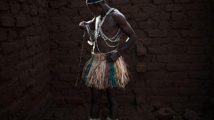 Bambari, au centre du pays, a été en janvier 2019&nbsp;le théâtre de violents combats. Des affrontements ont opposé les Casques bleus et des éléments de l'Unité pour la paix en Centrafrique (UPC), l'un des 16 groupes armés qui contrôlent la majorité du territoire.&nbsp;"On a été pillés, les instruments ont brûlé dans des incendies, on a dû tout refaire" se désole l'un des musiciens. (FLORENT VERGNES / AFP)