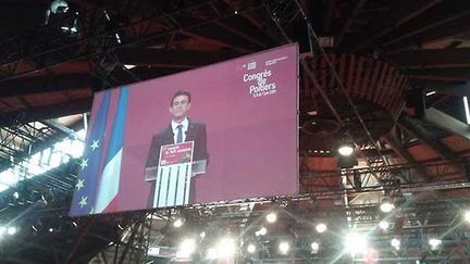 &nbsp; (Manuel Valls à la tribune du 77e congrès du PS, samedi à Poitiers © France Bleu Poitou)