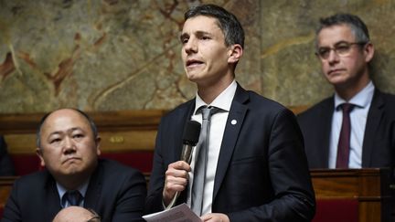 Les larmes du député LREM Bruno Struder lors des QAG