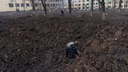 Un hôpital pédiatrique situé à Marioupol, en Ukraine, a été bombardé par l'armée russe, mercredi 9 mars 2022. (EYEPRESS NEWS / AFP)