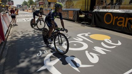 Nairo Quitana (Movistar) termine sa reconnaissance du parcours (ERIC FEFERBERG / AFP)