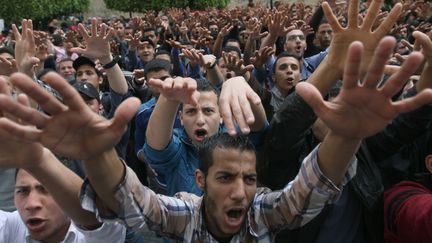 Des &eacute;tudiants partisans du pr&eacute;sident d&eacute;chu Mohamed Morsi, le 19 mars 2014 au Caire (Egypte). (MOHAMED EL-SHAHED / AFP)