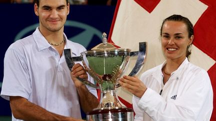 Roger Federer et Martina Hingis, vainqueurs de la Hopman Cup en 2001 avec la Suisse (GREG WOOD / AFP)