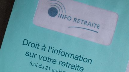 Le gouvernement propose, via des amendements, d'allonger dans le temps la possibilité de rachat de trimestres, pour les années de stage ou d'études, et de prendre en compte les trimestres d'apprentissage dans les carrières longues. (MATHIEU THOMASSET / HANS LUCAS / AFP)