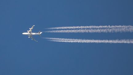 Un Boeing 747 au-dessus d'Amsterdam (Pays-Bas), le 23 avril 2019. (NICOLAS ECONOMOU / NURPHOTO)