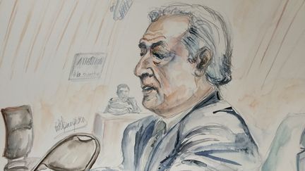 Dominique Strauss-Kahn &agrave; la barre du tribunal de Lille, lors du proc&egrave;s du Carlton, le 10 f&eacute;vrier 2015.&nbsp; (ELISABETH DE POURQUERY / FRANCETV INFO)