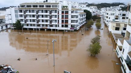 La partie basse de la station balnéaire d'Albufeira est complètement inondée