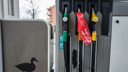 Une station-service à Toulouse (Haute-Garonne), le 23 décembre 2019. (FREDERIC SCHEIBER / HANS LUCAS / AFP)