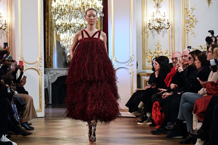 Imane Ayissi couture printemps-été 2020, le 23 janvier 2020 à Paris (ANNE-CHRISTINE POUJOULAT / AFP)