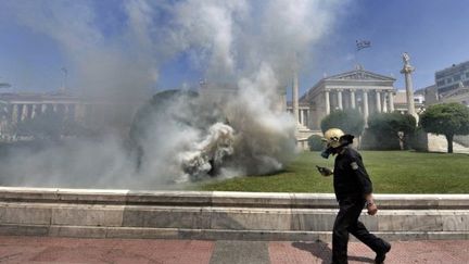 Incidents à la fin de la manifestation syndicale à Athènes (11 mai 2011) (AFP/ARIS MESSINIS)