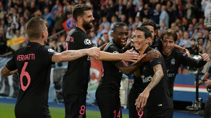 L'Argentin du PSG Angel Di Maria c&eacute;l&eacute;bre avec ses co&eacute;quipiers apr&egrave;s avoir ouvert le score contre Malm&ouml; en Ligue des champions, le 15 septembre 2015 au Parc des Princes (Paris). (JEAN-SEBASTIEN EVRARD / AFP)