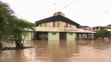 Inondations : la Martinique sous les eaux après de violentes intempéries