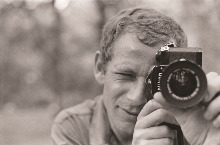 Gilles Caron, Autoportrait Guinée-Bissau, décembre 1968 (GILLES CARON / FONDATION GILLES CARON)