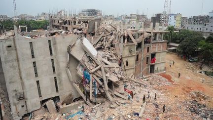 Plus de 1000 morts dans les ateliers effondrés du Rana Plaza de Dacca (AFP)