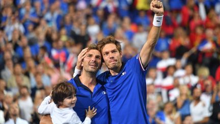 Nicolas Mahut et Julien Benneteau après leur victoire le 15 septembre 2018. (DENIS CHARLET / AFP)