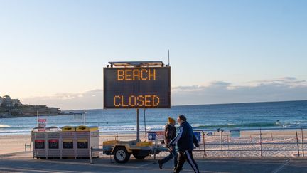 La plage de Bondi en Australie, fermée pendant l'épidémie de coronavirus le 3 mai 2020. Illustration. (IZHAR KHAN / NURPHOTO)