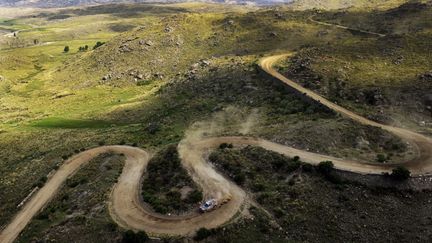 St&eacute;phane Peterhansel sur la piste du Dakar, en Argentine, le 14 janvier 2011.&nbsp; (DANIEL GARCIA / AFP)