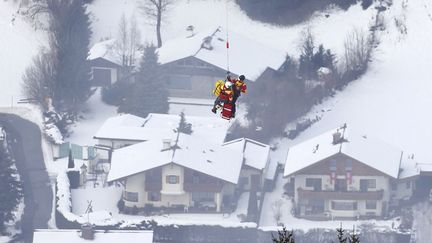 L'Am&eacute;ricaine Lindsey Vonn est h&eacute;litreuill&eacute;e apr&egrave;s sa chute lors du Super-G aux championnats du monde de ski alpin &agrave; Schladming (Autriche), le 5 f&eacute;vrier 2013. (DOMINIC EBENBICHLER / REUTERS)