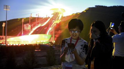 Pas de huis clos mais pas de spectateurs étrangers non plus aux&nbsp;JO 2022 à Pékin, annoncé le CIO mercredi 29 septembre. (NOEL CELIS / AFP)