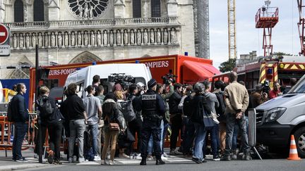 Tournage du film de Jean-Jacques Annaud sur l'incendie de Notre-Dame à&nbsp;Paris, le 4 août 2021 (MAGALI COHEN / HANS LUCAS)