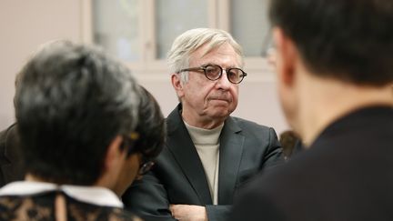 Jean-Pierre Masseret, candidat PS dans la région Alsace-Champagne-Ardenne-Lorraine, à la sortie de bureau de campagne à&nbsp;Maizières-les-Metz&nbsp;(Moselle), le 7 décembre 2015. (FRED MARVAUX / AFP)