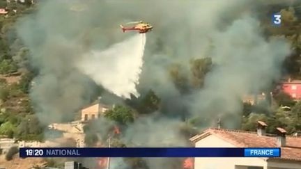 Dans les Alpes-Maritimes, au nord de Nice, un incendie a démarré ce lundi 17 juillet, dans l'après-midi. (FRANCE 3)