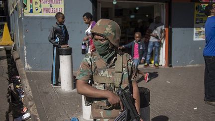 En avril 2015, l'armée est appelée en renfort pour sécuriser des quartiers de Johannesburg en proie à des violences raciales. (AFP/Mujahid Safodien)