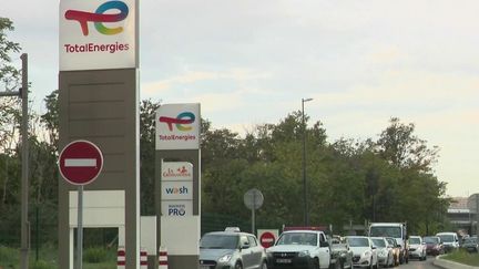 Pénurie de carburant : que risquent les salariés qui ne peuvent plus se rendre au travail ?