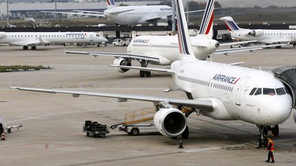 Le personnel au sol d'Air France est appel&eacute; &agrave; la gr&egrave;ve, le 21 d&eacute;cembre 2013.&nbsp; (THOMAS SAMSON / AFP)