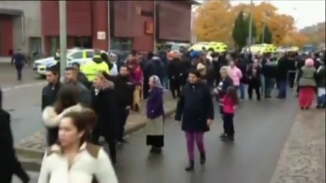 Suède : un homme masqué blesse cinq personnes au sabre dans une école