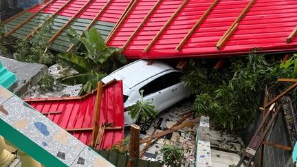 Mayotte dévastée hier par un cyclone qui a rasé tous les bidonvilles, le plus puissant et dévastateur de son histoire. Les habitants se sont réveillés ce matin dans un paysage de désolation et de douleur. Le bilan humain risque d'être très élevé. (MAYOTTE LA 1ERE)