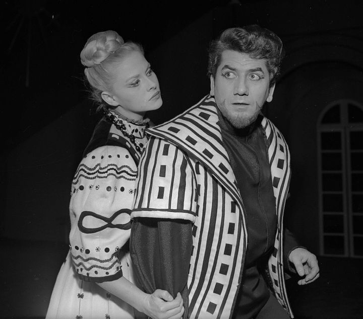 1960 : Christiane Minazzoli est aux côtés de Daniel Gélin au TNP dans "Erik XIV" de Strindberg.
 (LIPNITZKI / ROGER-VIOLLET / ROGER-VIOLLET)