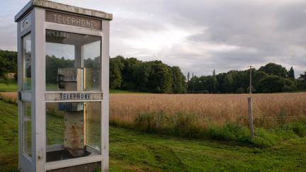 Une cabine t&eacute;l&eacute;phonique &agrave; Saint-Priest (Limousin), le 7 ao&ucirc;t 2014. (DENIS PREZAT / CITIZENSIDE.COM / AFP)