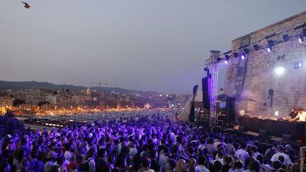 A Rock Island 2012,  Brodinski et Gesaffelstein sur scène et la vue sur le Vieux Port au fond.
 (Marseille Rock Island)