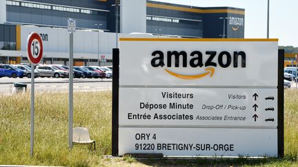 L'entrepôt d'Amazon de Bretigny-sur-Orge (Essonne), le 19 mai 2020. (ERIC PIERMONT / AFP)